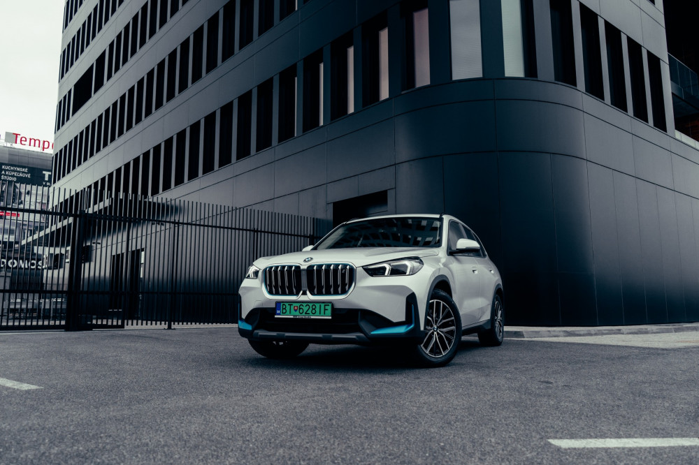 BMW iX1 xDrive30e